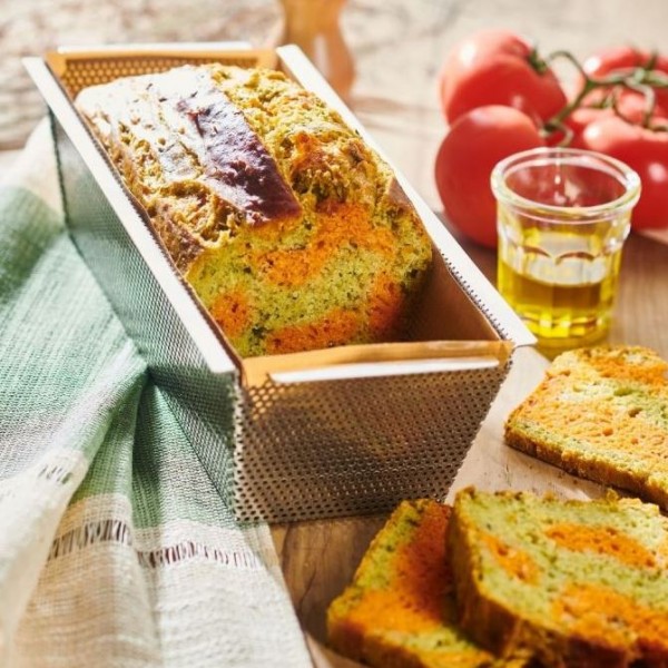 Moule à cake perforé à fond amovible 26 x 10.3 cm 