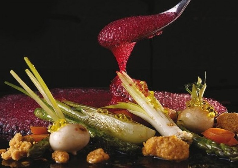 Créez des airs et des écumes avec Foam Deluxe pour accompagner vos assiettes et cocktails.