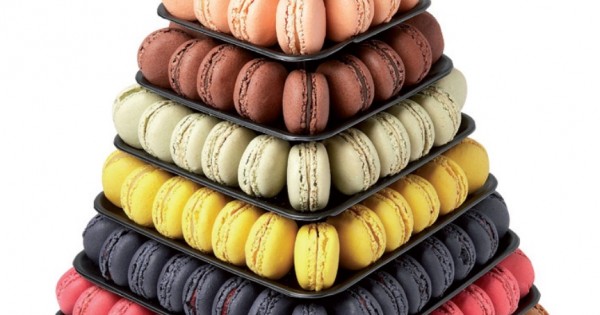 Le Petit Mitron Piramide plexi espositore per macarons